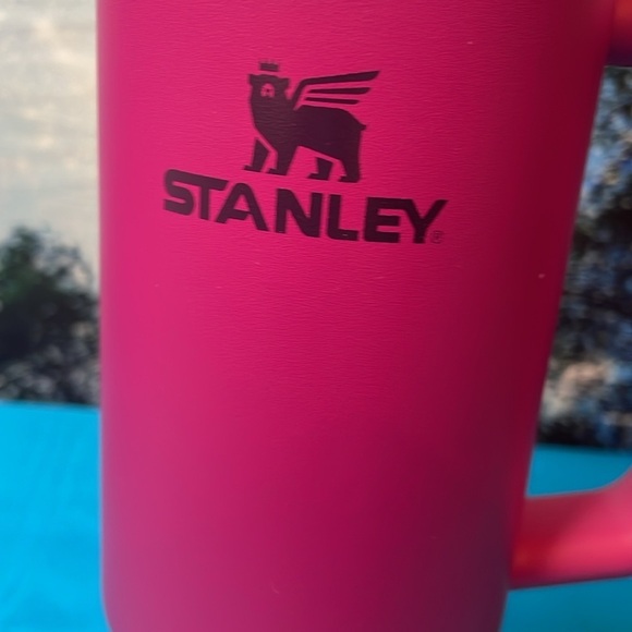 STANLEY PINK 30oz Quencher NWT Brilliant Pink All Day Hydration - Picture 5 of 11